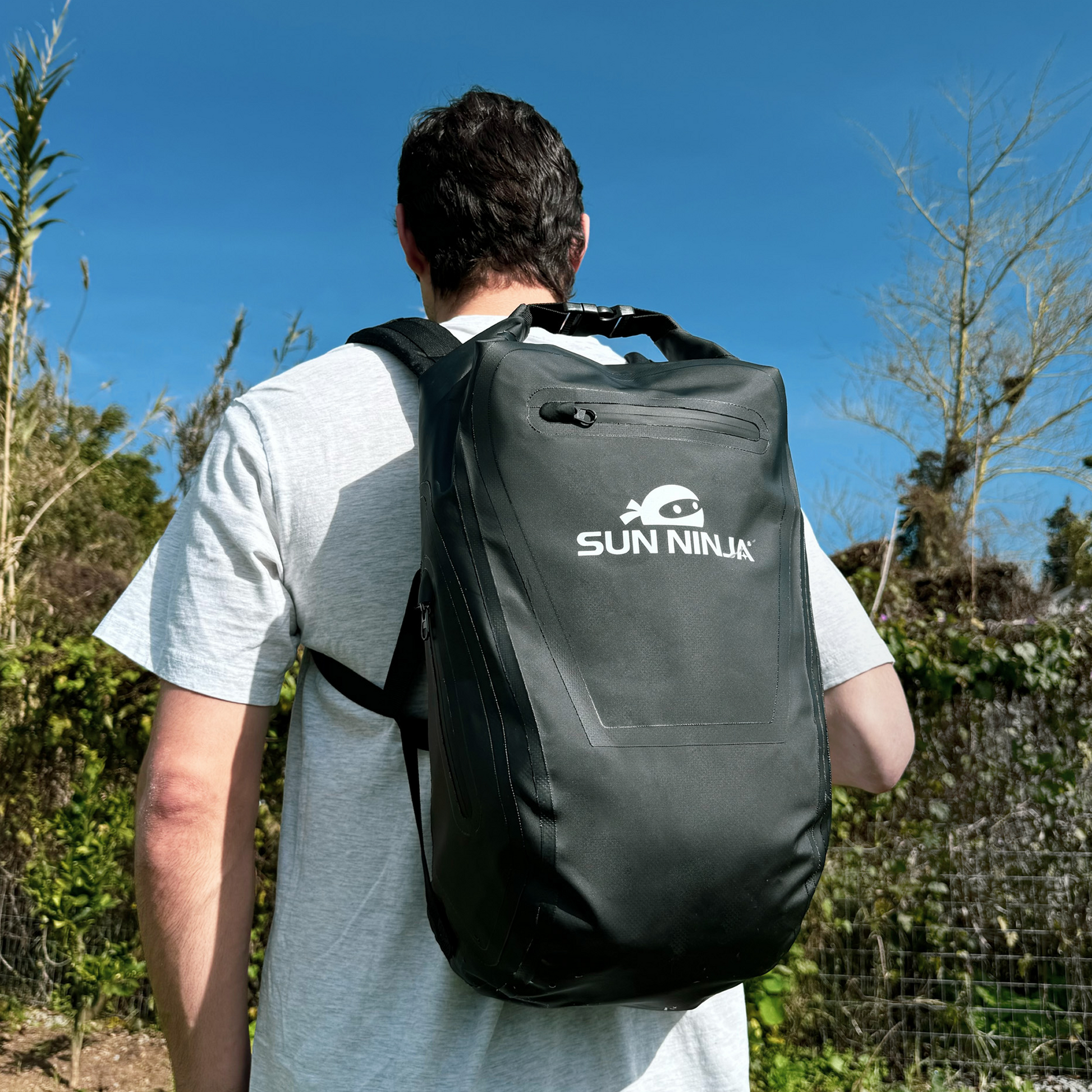 dry-bag-backpack-b3 Drybag_backpack_black_5_27bbd494-5355-4b02-bc6a-e95a0c88f09c.png