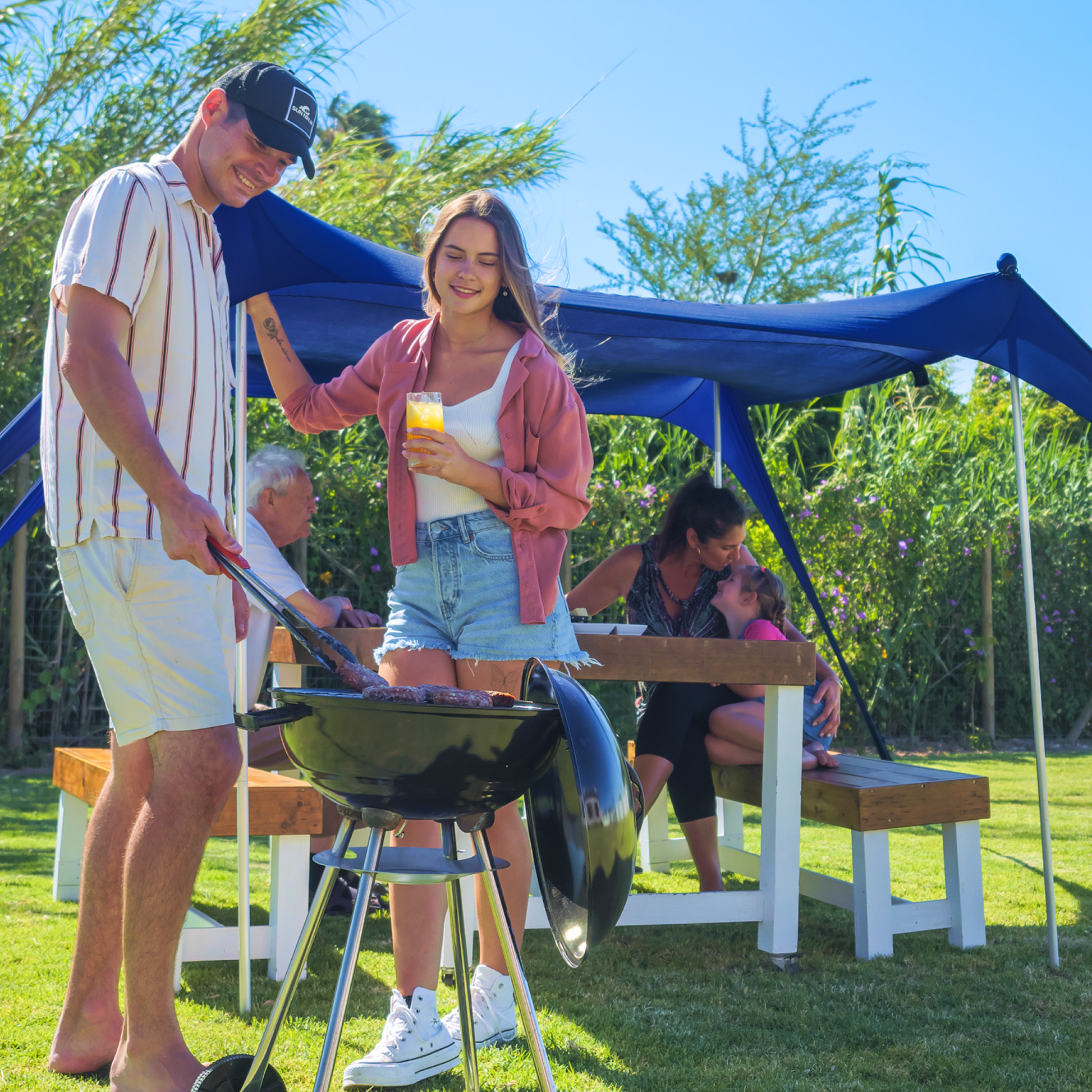 beach-tent-4-person-c3 Sun-Ninja_4_person_tent_navy_7.png