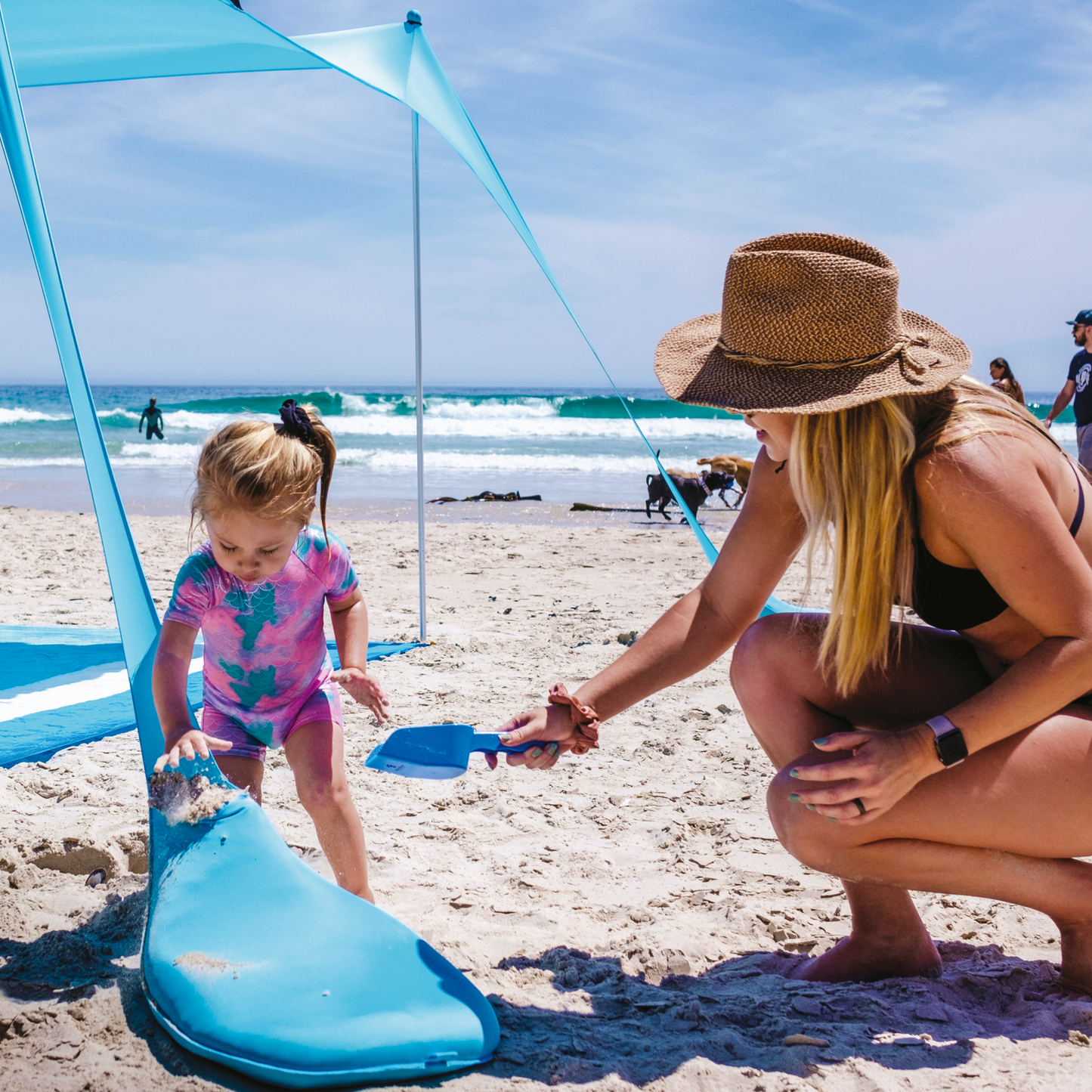 the-family-man-bundle-a9 Sun-Ninja_8_person_tent_turquoise_7.png